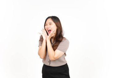 Beyaz arka planda tecrit edilmiş güzel bir Asyalı kadının elleri üzerinde duyuru.