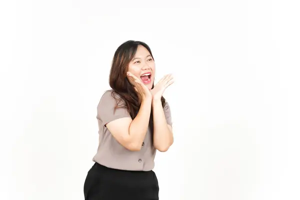 Aankondiging Met Handen Mond Van Mooie Aziatische Vrouw Geïsoleerd Witte — Stockfoto