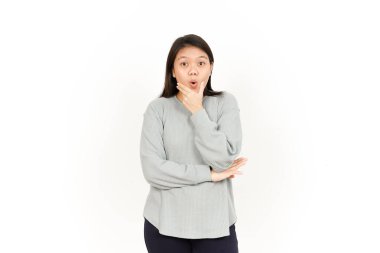 Beyaz arka planda tecrit edilmiş Güzel Asyalı Kadın İfadesi