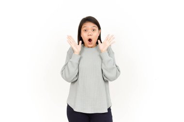 Beyaz arka planda tecrit edilmiş Güzel Asyalı Kadın İfadesi