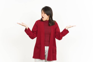 Açık Avuç 'ta iki güzel Asyalı kadın gösteriliyor. Beyaz tişörtlü, kırmızı tişörtlü.