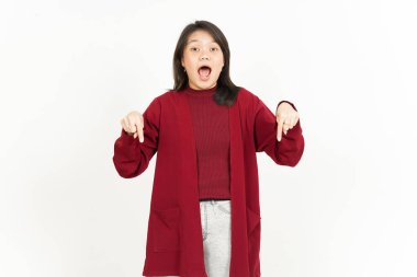 Beyaz arka planda izole edilmiş Güzel Asyalı Kadın 'ın Ürünleri ve Gösterimi