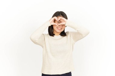 Beyaz arka planda izole edilmiş Güzel Asyalı Kadın 'ın Aşk İşareti