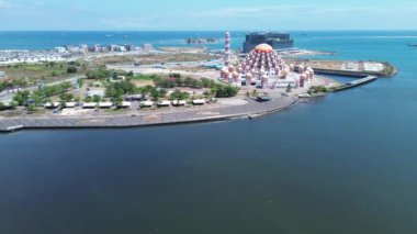 Makassar, 23 Ağustos 2024. 99. Kubbe Camii, Mesjid 99 Kubah Makkassar, Endonezya Drone Hava Görüntüsü