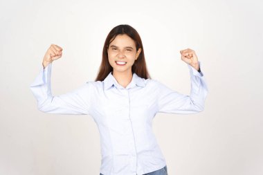 Güçlendirilmiş Kavram Beyaz Arkaplanda İzole Güzel Asyalı Kadın Hareketi Gösteriyor