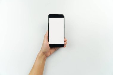 Boş ekranlı akıllı telefonu tut