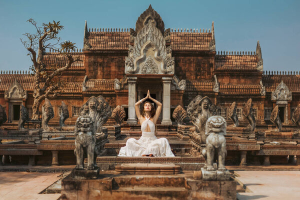 Beautiful Young Woman Elegant Dress Asian Temple Royalty Free Stock Images