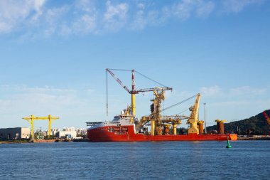 Santos, Brezilya. 10 Ocak 2025. NORMAND MAXIMUS şu anda Santos limanında. Çok amaçlı bir açık deniz gemisidir ve Norveç bayrağı altında yelken açmaktadır. Uzunluğu (LOA) 177.9 metredir ve genişliği 33 metredir..