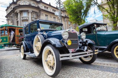 Santos, Brezilya. 12 Nisan 2025. 1929 Ford Model A Deluxe Cabriolet Santos Belediye Binası önünde sergileniyor.