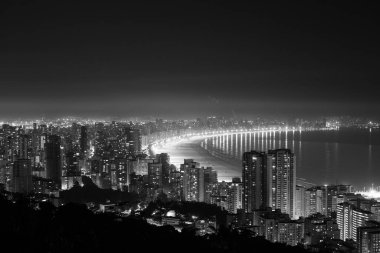 Santos şehrinin gece hava manzarası