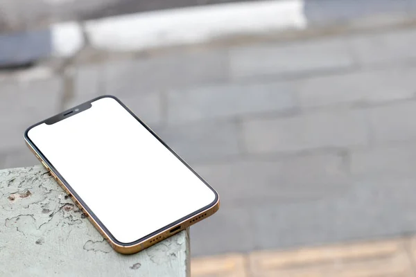 Изображение Мобильного Телефона Чистым Белым Экраном Макета Показывающего Кирпичи Стоковое Фото