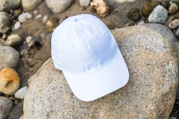 White Cap Hat Photo Tastefully Positioned Rock Creating Serene Tranquil — Stock Photo, Image
