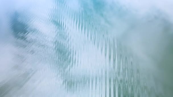 ドローンで撮影された青い空の大きな湖の空中映像 — ストック動画