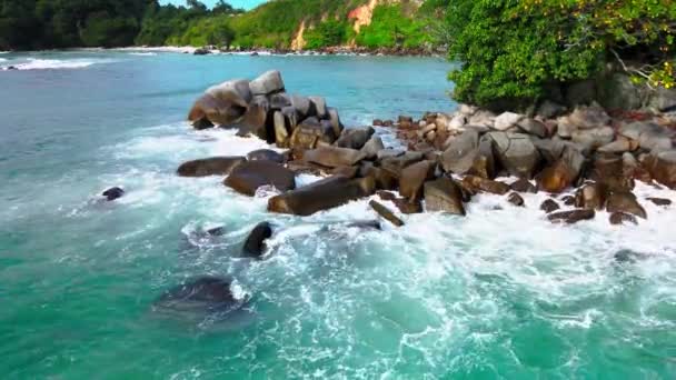 Movimiento Cautivador Imágenes Aéreas Fascinantes Agua Mar Color Esmeralda Salpicando — Vídeos de Stock