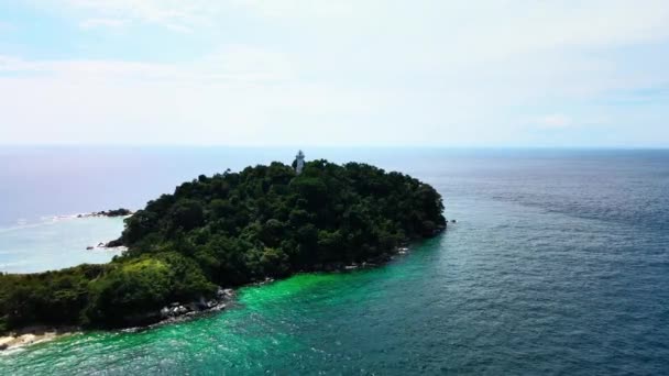 Naadloze Schoonheid Luchtfoto Van Smaragdkleurig Zeewater Weelderig Groen Bijgevoegd Land — Stockvideo