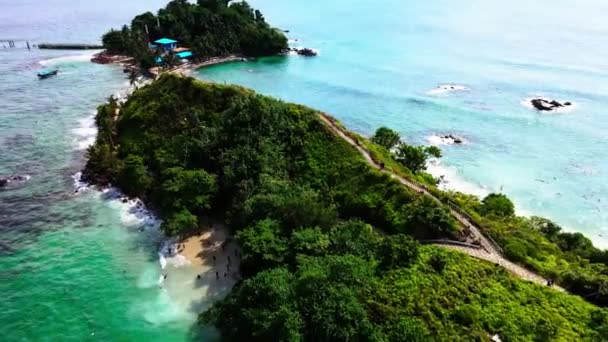 Canlandırıcı Sahne Büyüleyici Zümrüt Renkli Deniz Suyu Bol Yeşillik Hava — Stok video