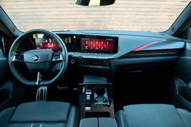 İstanbul, Türkiye - 24 Ekim 2022: Opel Astra, PSA Grubu tarafından geliştirilen C-segment kompakt ve küçük bir aile arabasıdır..