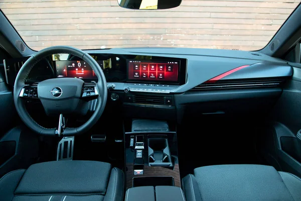 İstanbul, Türkiye - 24 Ekim 2022: Opel Astra, PSA Grubu tarafından geliştirilen C-segment kompakt ve küçük bir aile arabasıdır..