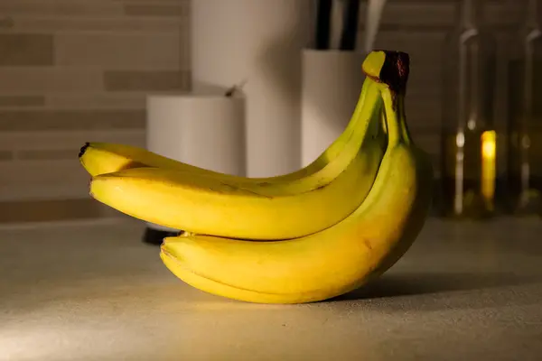 Rijp Bananen Een Tafel Kleurrijke Gezonde Fruit Stock Photography — Stockfoto