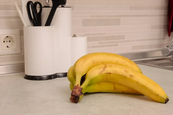 Bananes Mûres Sur Une Table Photographie Stock Fruits Colorés Sains — Photo