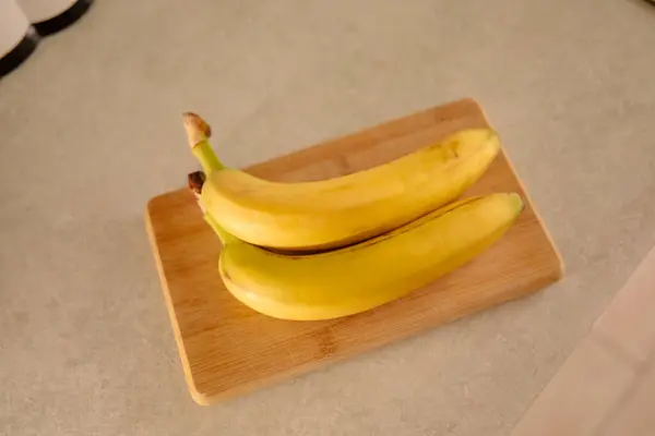 Mogna Bananer Ett Bord Färgglada Och Hälsosam Frukt Stock Photography — Stockfoto