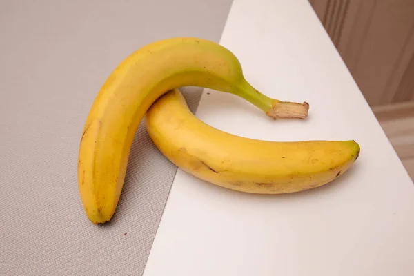Bananes Mûres Sur Une Table Photographie Stock Fruits Colorés Sains — Photo