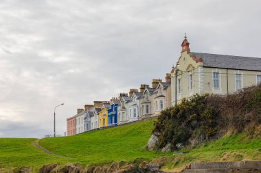 Moville Kırsal Bölgesi. Kuzey İrlanda 'daki Büyüleyici Kırsal Evler