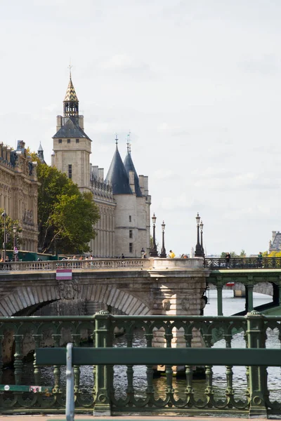 Chatelet Palace Δίπλα Στον Ποταμό Σηκουάνα Στο Παρίσι Γαλλία — Φωτογραφία Αρχείου