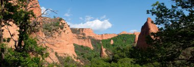 Las Medulas 'ın güzel manzarası. Kırmızı tepeler, Leon.