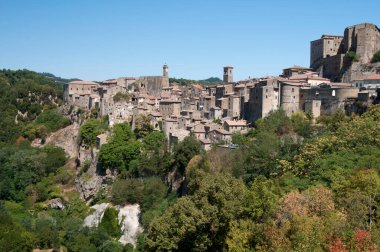 Sorano 'nun güzel manzarası, Toscana, İtalya' da pitoresk bir kasaba.