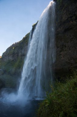 Seljalandsfoss şelalesi. Güzel İzlanda doğası