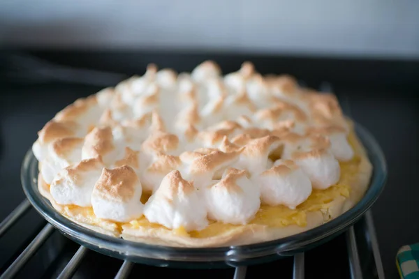 Close Delicious Homemade Lemon Pie Italian Meringue Top — Stock Photo, Image