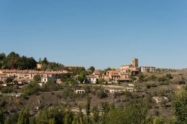 Sepulveda manzarası. Virgen de la Pena Kilisesi. Segovia, İspanya