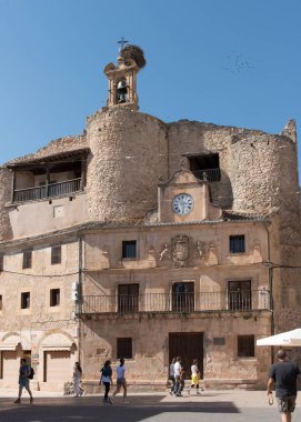 Fernan Gonzalez Şatosu, Sito X, Kastilya Kontu 'nun talimatları doğrultusunda X yüzyılda inşa edildi.  