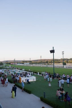 Madrid, İspanya; 08052023: La Zarzuela yarış pisti yaz gecelerinde etkinliklere ev sahipliği yapıyor