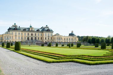 Drottningholm sarayı, güzel saray ve Stockholm, İsveç 'teki bahçeler. Güneşli yaz günü