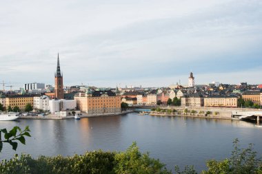 Stockholm Gamla Stan 'in hava manzarası, güneşli bir gün. İsveç