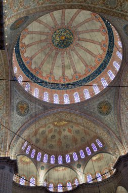 Türkiye, İstanbul, Sultanahmet, Mavi Cami (Sultan Ahmet Camii). Muhteşem tavan, insan yok.
