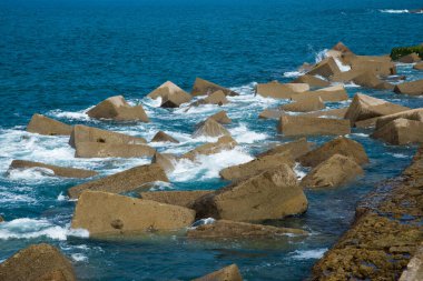 Atlantik Okyanusu, İspanya 'nın kuzeyi. Güneşli bir gün, kimse yok