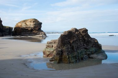 İnsansız manzara, Katedraller plajı, Lugo, İspanya. Katedrallerin plajı en güzel plajlardan biridir, Cantabrian sahili.. 