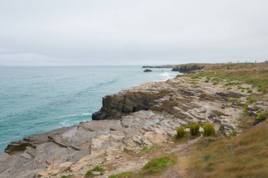 Lugo, Galiçya 'daki Atlantik kıyı şeridi boyunca yürüyüş yolu. Tanınmayan insanlar