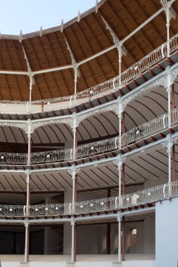 Beti Jai mekanı, Madrid 'de 19. yüzyıldan kalan son Bask pelota frontonu. 2011 'de kültürel olarak ilan edildi ve 2019' da tamamen yenilendi.