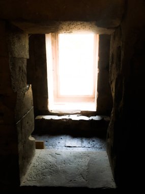 Tayland 'da kutsal şeylere ibadet etmek için taştan yapılmış binalar.