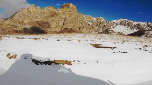 Car Drives Road Passing Snowy Valley Rock Formations Highland Tourist — Wideo stockowe