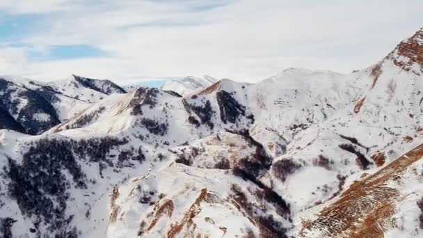 Snowy Peaks Massive Caucasus Mountain Range Winter Time Scenic Landscape — Wideo stockowe