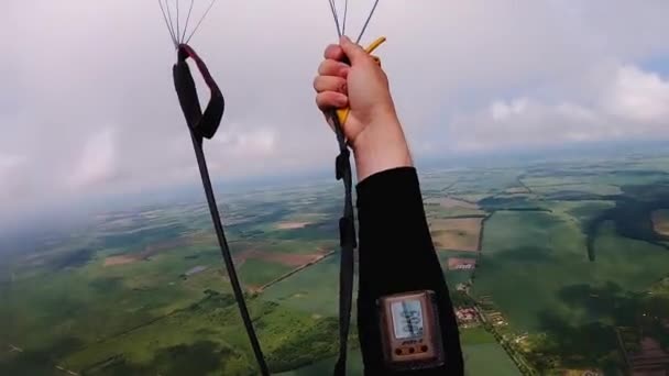 Skydiver Utilizza Altimetro Paracadute Portatile Conoscere Altezza Uomo Controlla Costantemente — Video Stock