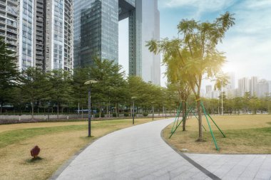 Şehir parkı ve modern mimari ofis binası