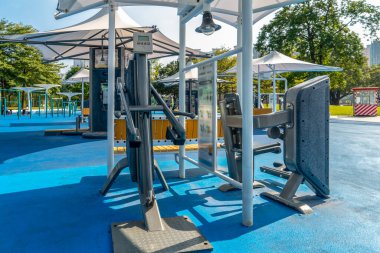 Kamu Parkındaki Spor Malzemeleri