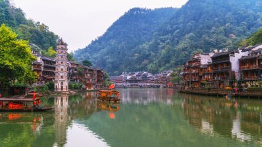 Fenghuang antik şehrinin güzel manzarası