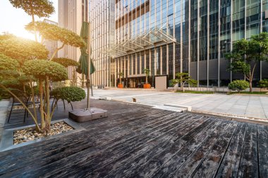 Şehir meydanı ve modern yüksek binalar, Jinan CBD, Çin.